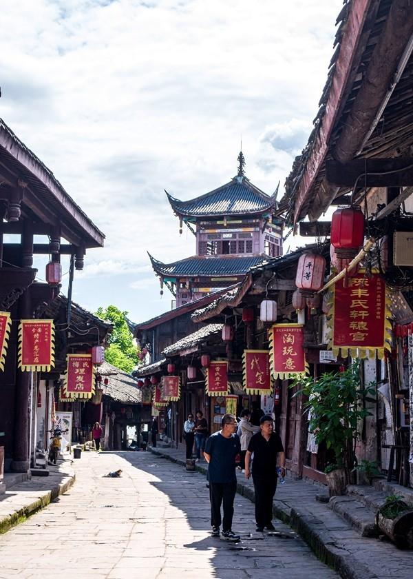 我是2000年左右玩的这个光盘游戏，但是现在电脑不识别了，怎么可以再次识别？
